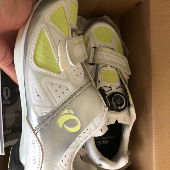 BRAND NEW Women’s Spin Shoes Size 6 - Picture 6 of 6